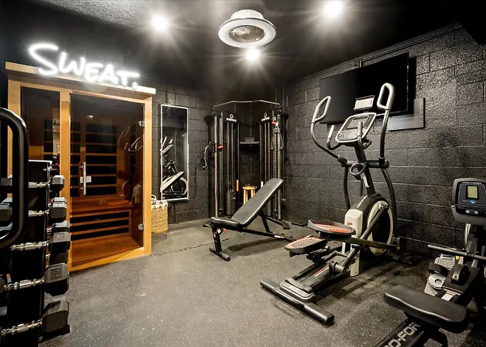 Huge Compound Gym Two Spas Casitas Pond *