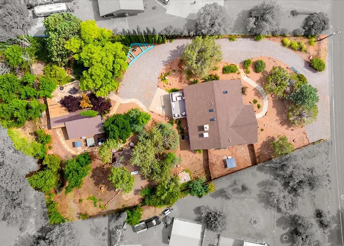 Huge Compound Gym Two Spas Casitas Pond